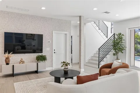 $1,895,000 | 639 43rd Avenue North, St. Petersburg, FL 33703