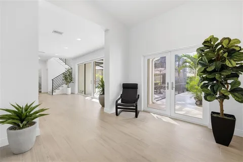 $1,895,000 | 639 43rd Avenue North, St. Petersburg, FL 33703