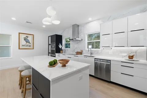 $1,995,000 | 639 43rd Avenue North, St. Petersburg, FL 33703