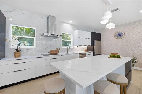 $1,895,000 | 639 43rd Avenue North, St. Petersburg, FL 33703