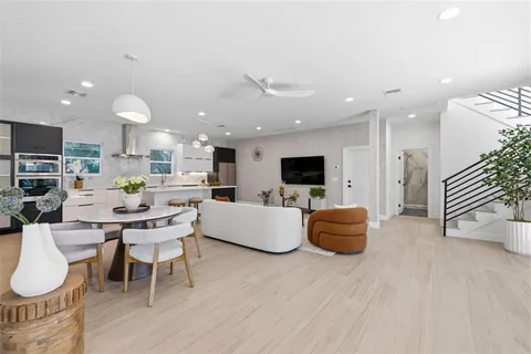 $1,995,000 | 639 43rd Avenue North, St. Petersburg, FL 33703