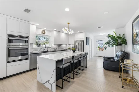 $1,995,000 | 639 43rd Avenue North, St. Petersburg, FL 33703