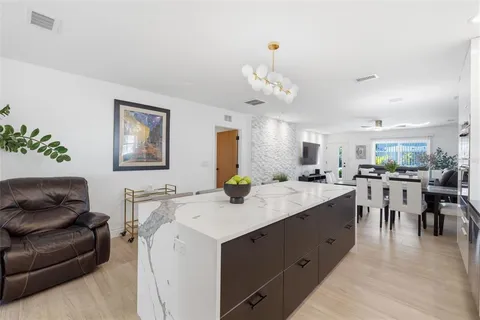 $1,995,000 | 639 43rd Avenue North, St. Petersburg, FL 33703