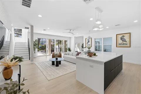 $1,895,000 | 639 43rd Avenue North, St. Petersburg, FL 33703