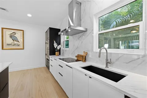 $1,895,000 | 639 43rd Avenue North, St. Petersburg, FL 33703
