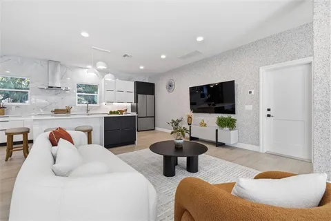 $1,995,000 | 639 43rd Avenue North, St. Petersburg, FL 33703