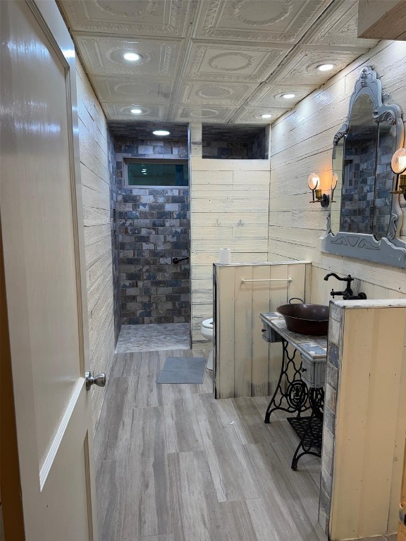 5644 Pitts Road Katy, TX 77493 - Photo 30 of 31 a view of a hallway with seating area