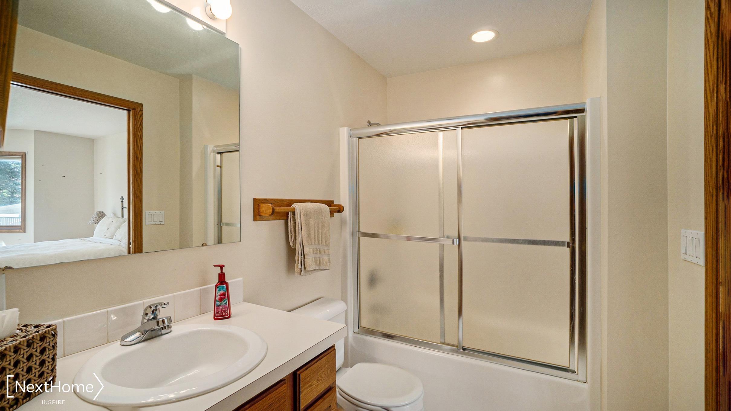 1748 Castleview Gladwin, MI 48624 - Photo 20 of 45 50137377-ce5b709f-a528-4973-b6da-7cbc2c75c48a.JPG