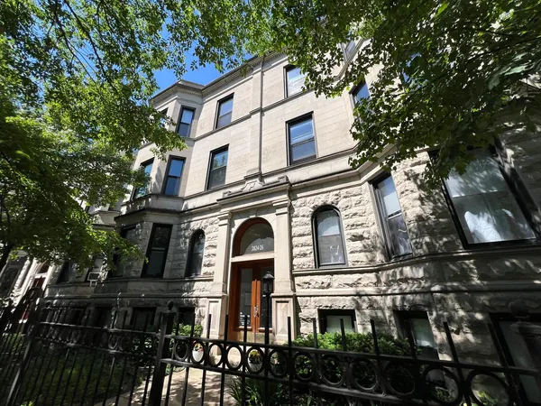$500,000 | 3826 North Fremont Street, Unit 2N, Chicago, IL 60613