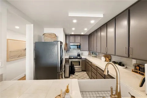 $4,850 | 1750 East Ocean Boulevard, Unit 209, Long Beach, CA 90802