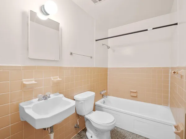 $795 | 100 Ridgeview Lane, Unit 2, Bassett, VA 24055