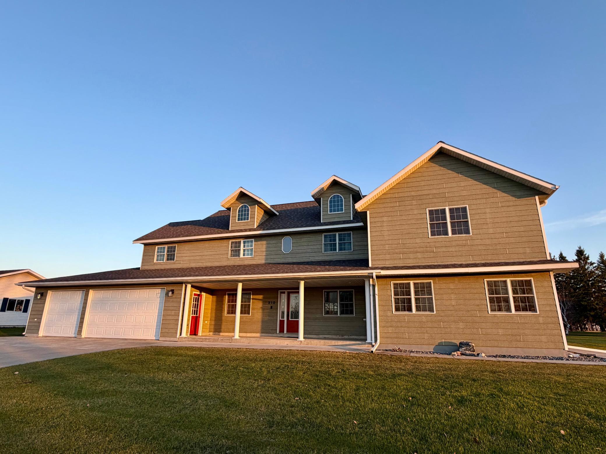 310 7th Street Southwest Roseau, MN 56751 - Photo 2 of 42