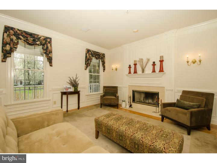 10 Alexanders Court Newtown, PA 18940 - Photo 4 of 25 Living Room