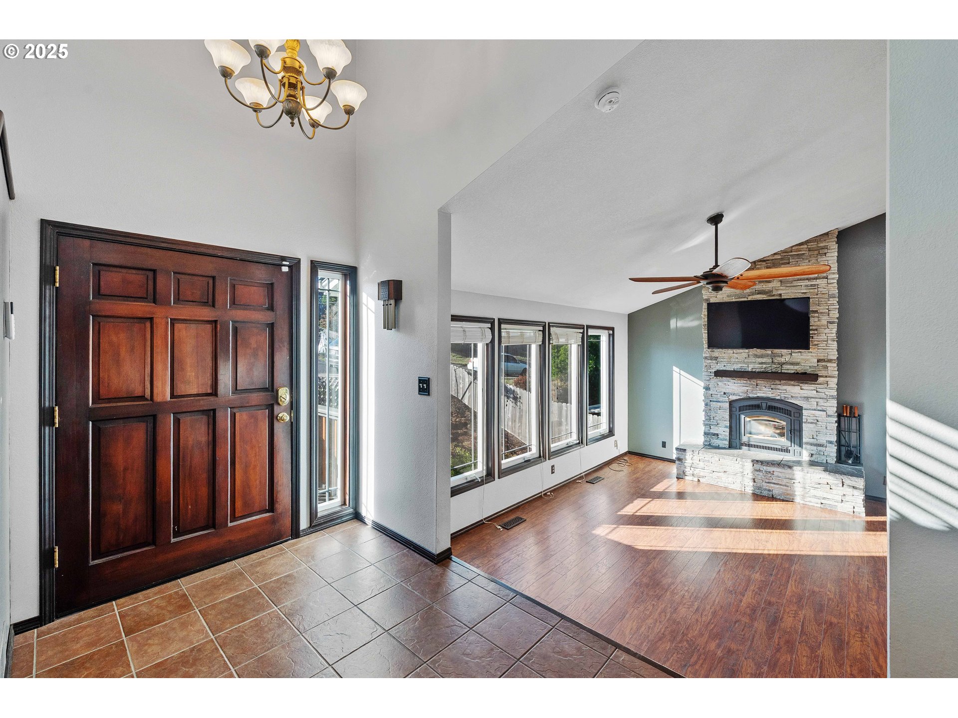 1845 Oak Street North Bend, OR 97459 - Photo 2 of 40