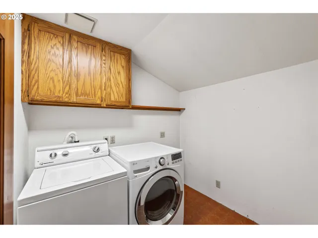 $500,000 | 1845 Oak Street, North Bend, OR 97459