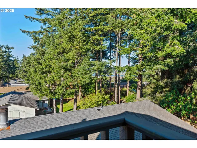 $500,000 | 1845 Oak Street, North Bend, OR 97459