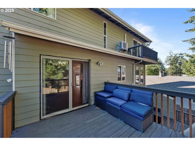 $500,000 | 1845 Oak Street, North Bend, OR 97459
