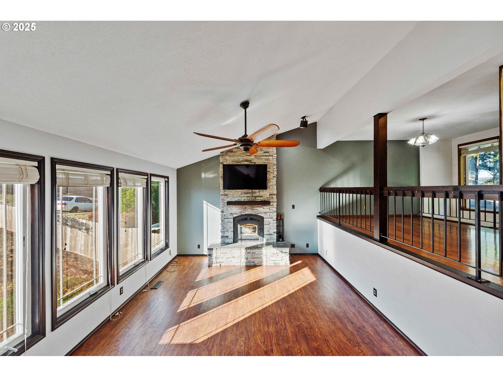 1845 Oak Street North Bend, OR 97459 - Photo 3 of 40