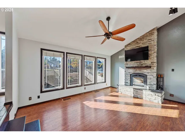 $500,000 | 1845 Oak Street, North Bend, OR 97459