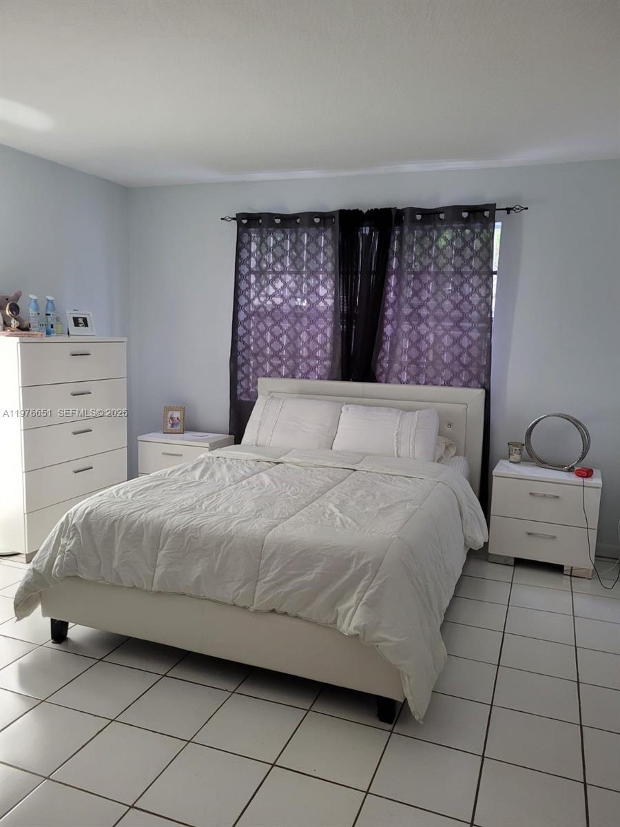 10932 Southwest 25th Street Miami, FL 33165 - Photo 12 of 20