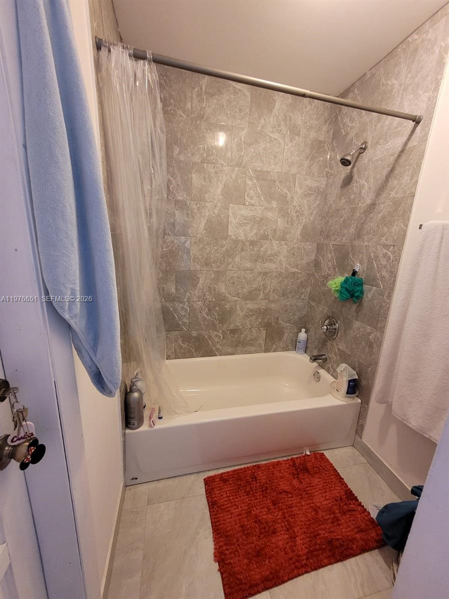 10932 Southwest 25th Street Miami, FL 33165 - Photo 14 of 20
