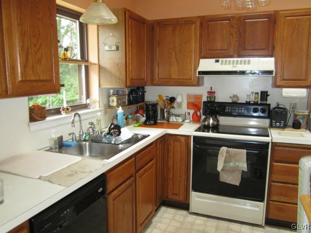 205 Gallagher Road Whitehall, PA 18052 - Photo 8 of 24 Gallery Image 8