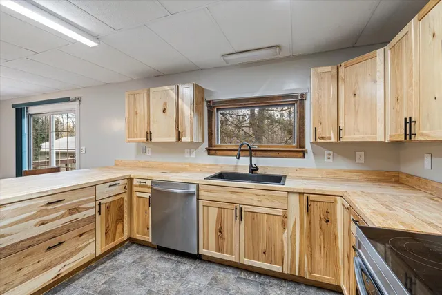 $299,900 | 11196 Dupont Road, Hibbing, MN 55746