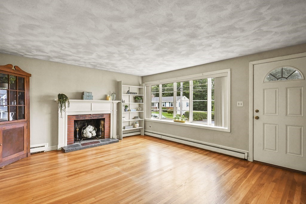 44 Edsel Road Littleton, MA 01460 - Photo 4 of 35 Gallery Image 4