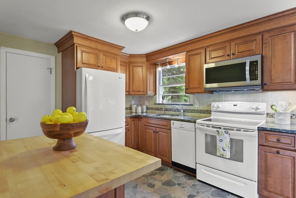 44 Edsel Road Littleton, MA 01460 - Photo 10 of 35 Gallery Image 10