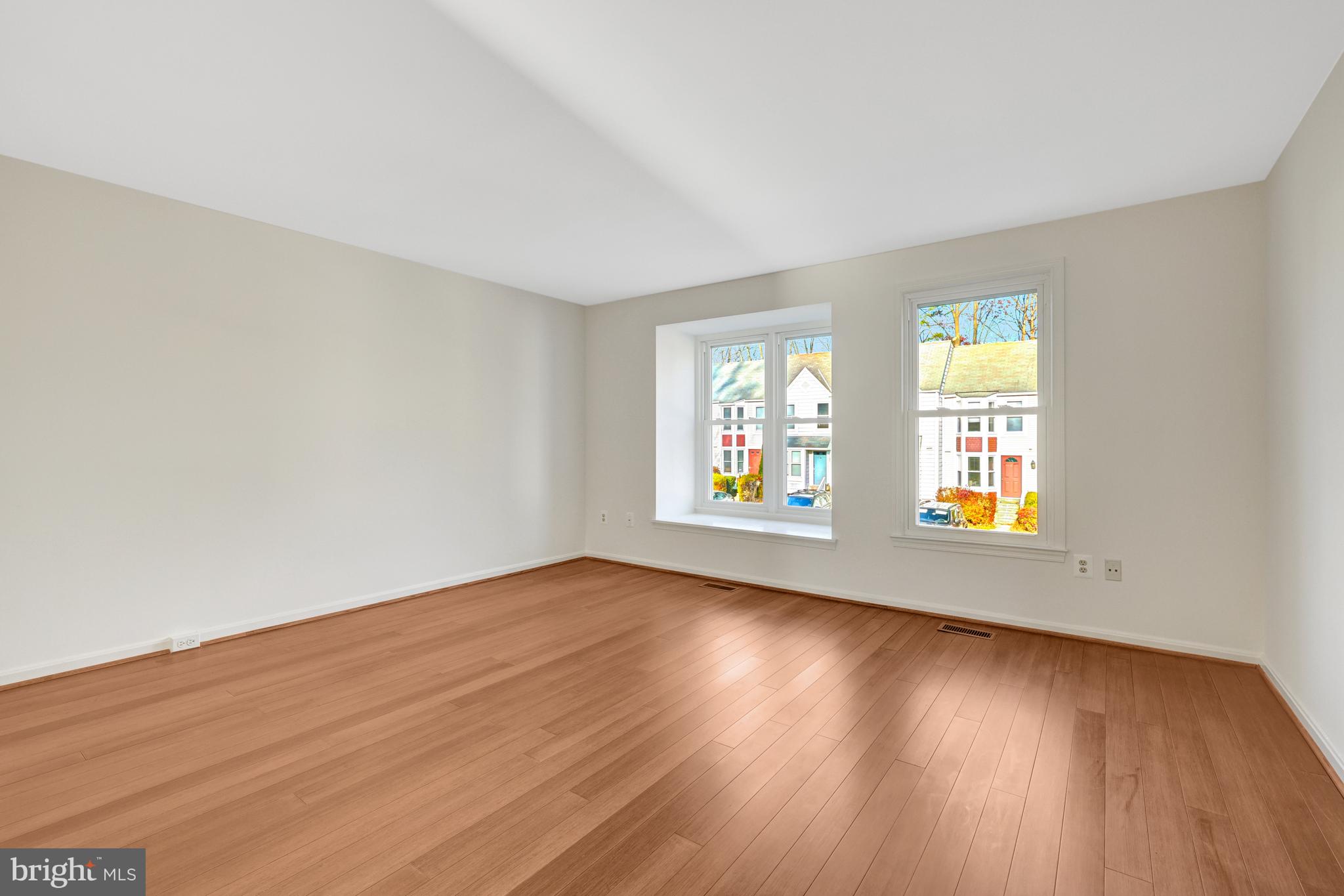 11200 Silentwood Lane Reston, VA 20191 - Photo 29 of 46 an empty room with window