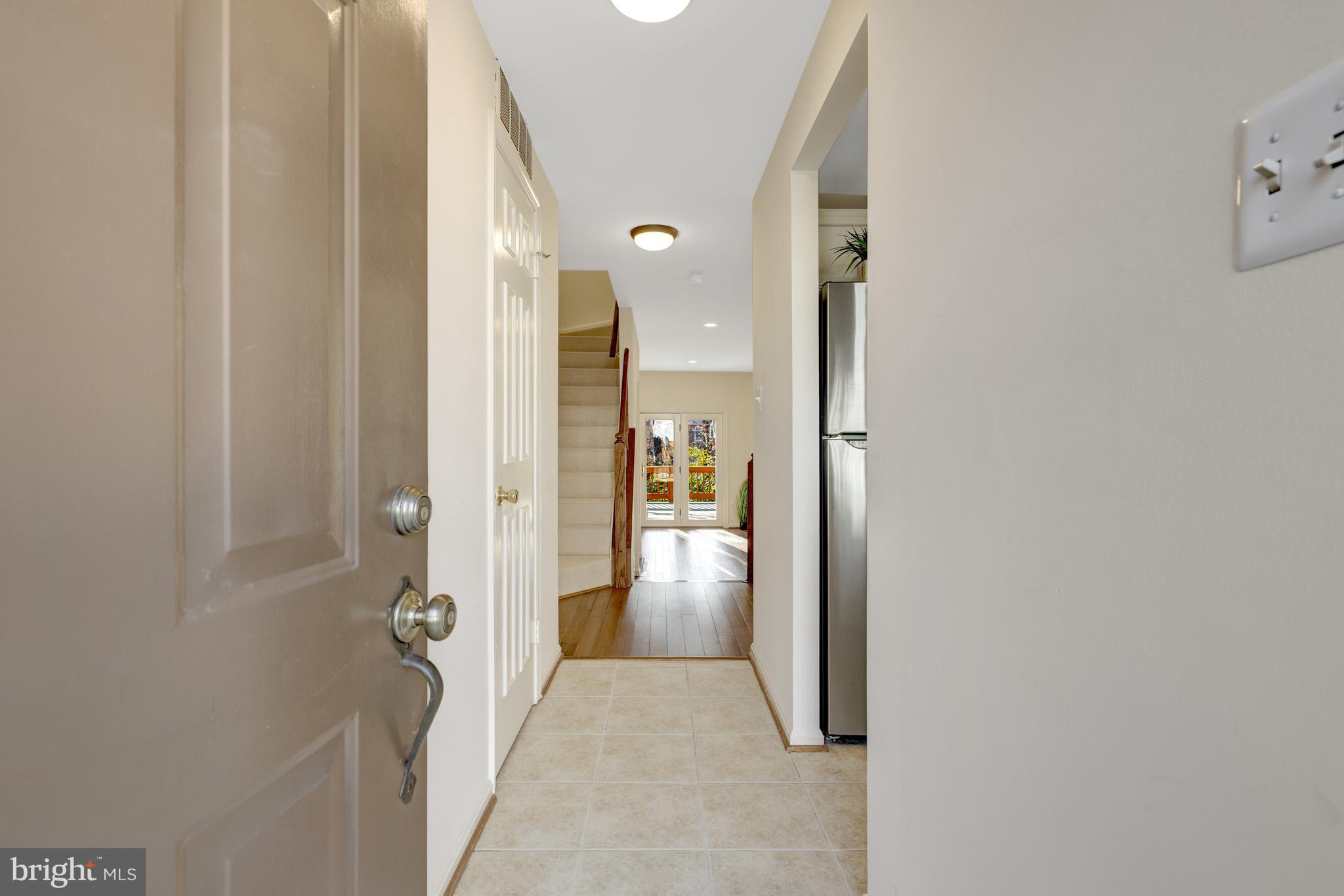 11200 Silentwood Lane Reston, VA 20191 - Photo 6 of 46