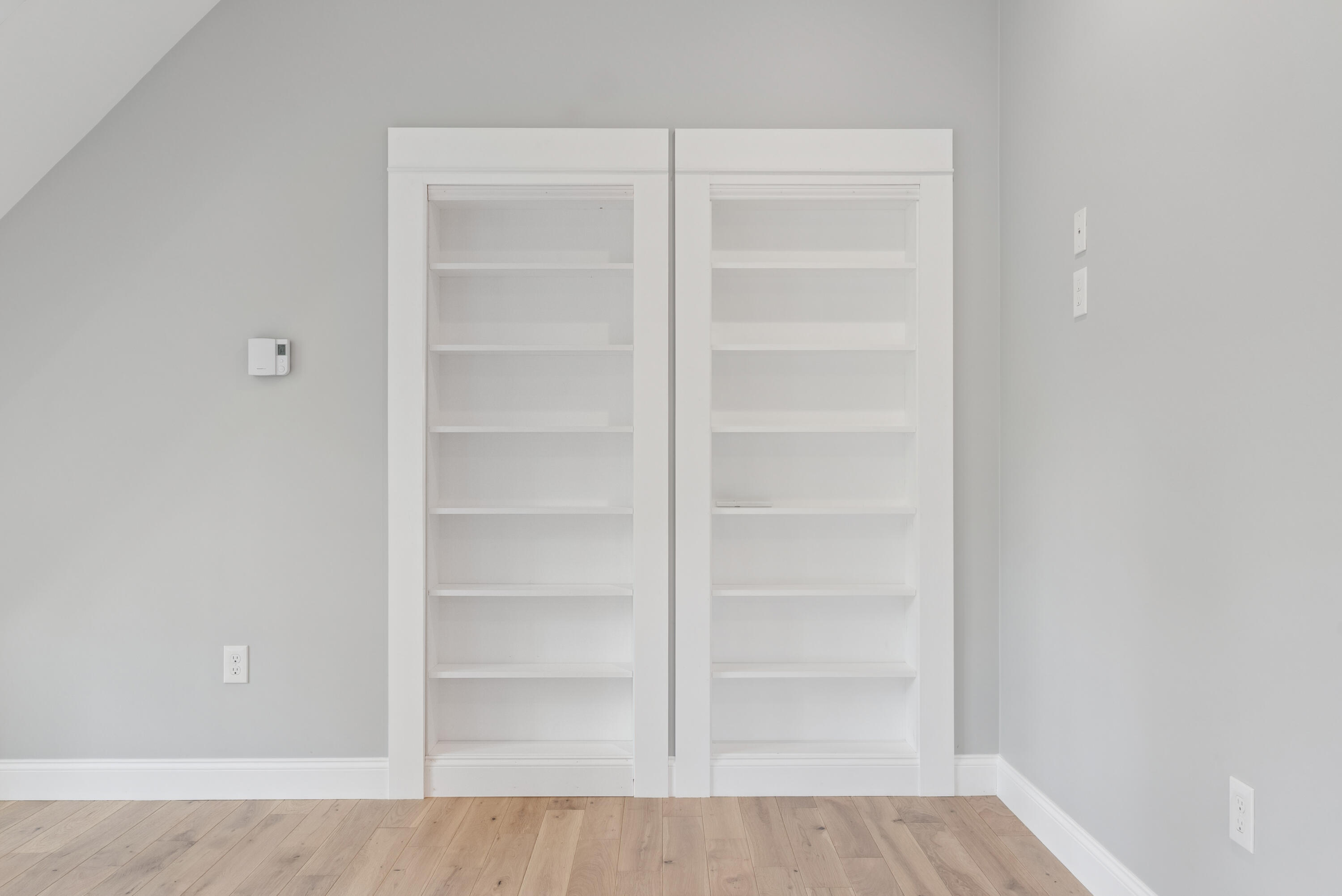 28 Riverlocks Road Kennebunk, ME 04043 - Photo 40 of 86 Primary Bedroom Book Shelves