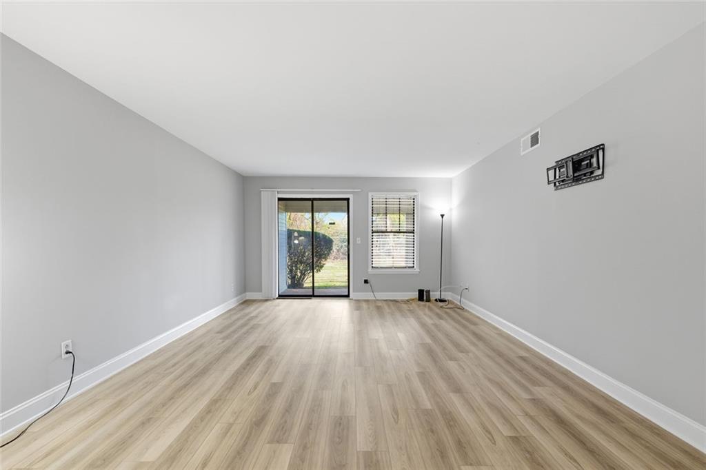 210 Appleby Drive, Unit 119 Athens, GA 30605 - Photo 15 of 35 an empty room with window