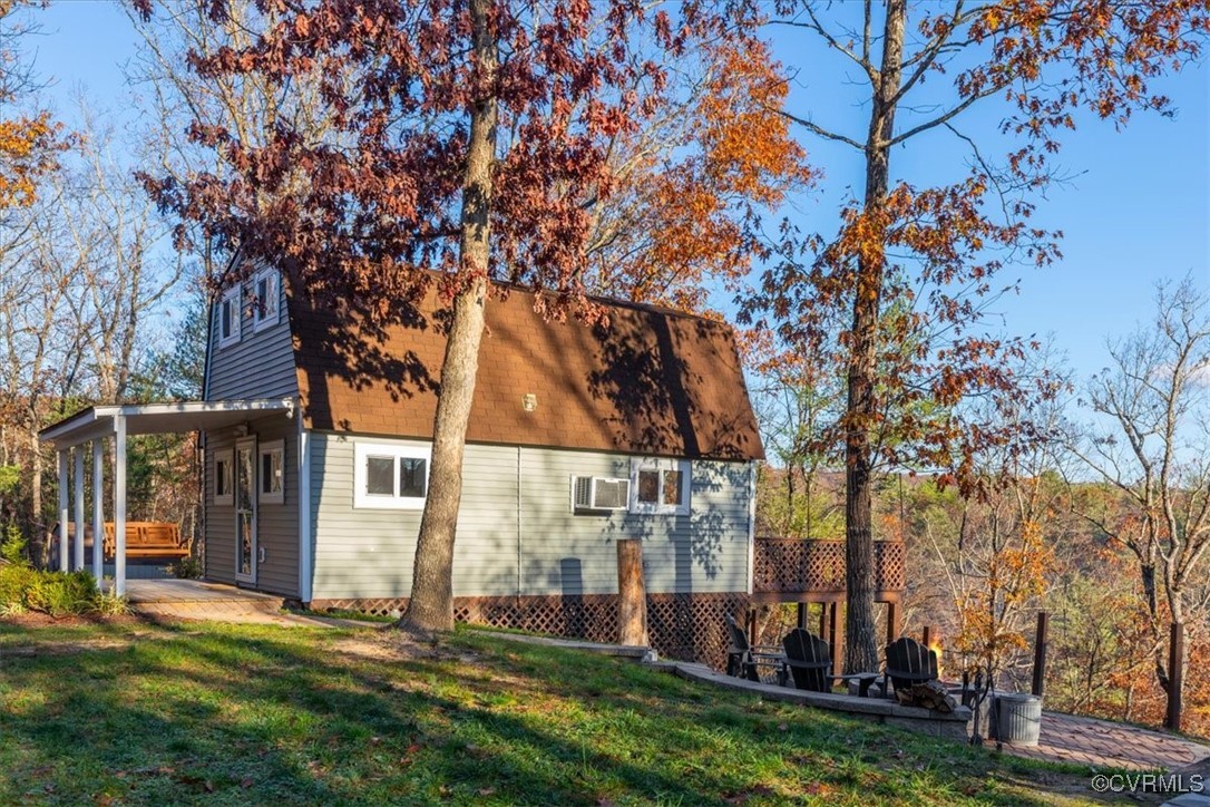 885 South Maple Road Mount Jackson, VA 22842 - Photo 28 of 48 front view of a house with a big yard and large trees