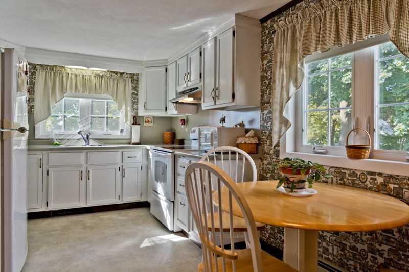 23 Fairfield Road Scarborough, ME 04074 - Photo 9 of 23 Other. Dine-in kitchen