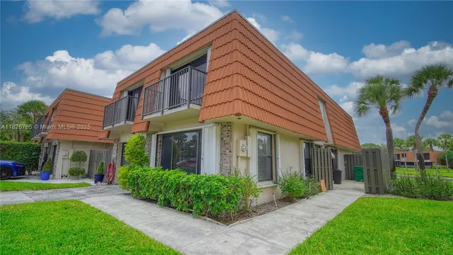 $510,000 | 11101 Southwest 15th Manor, Davie, FL 33324