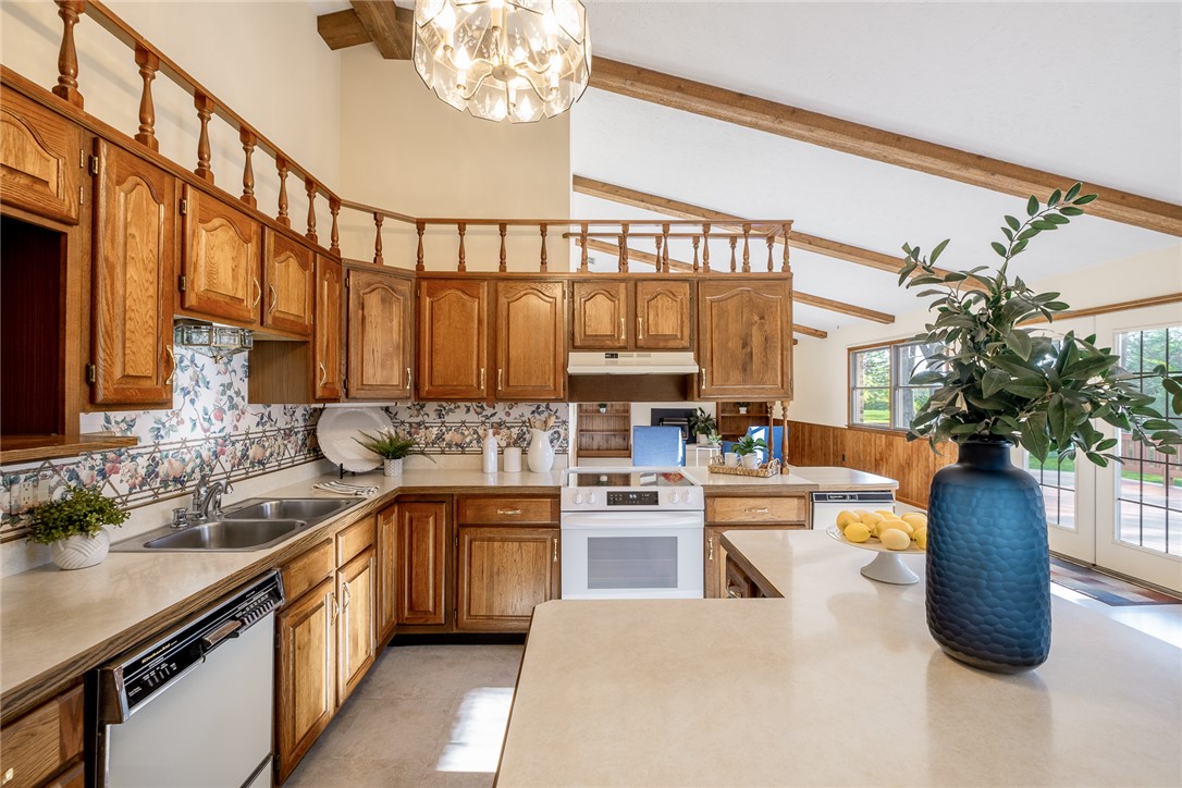 276 South Fairfield Road Bellbrook, OH 45305 - Photo 10 of 38 This spacious kitchen features ample cabinetry and a bright, inviting atmosphere perfect for gatherings.