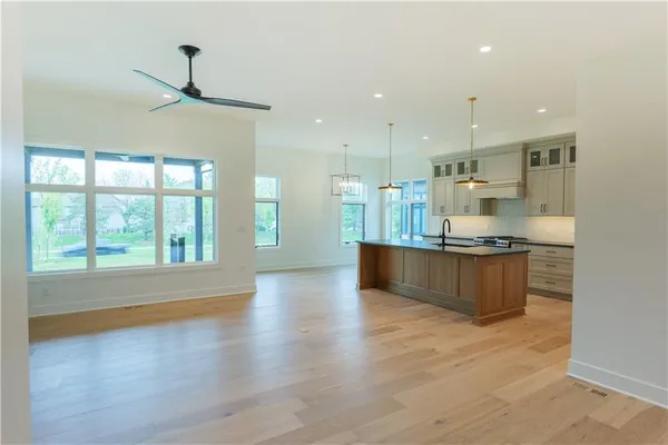 $1,000,400 | 2840 West 133rd Terrace, Leawood, KS 66209