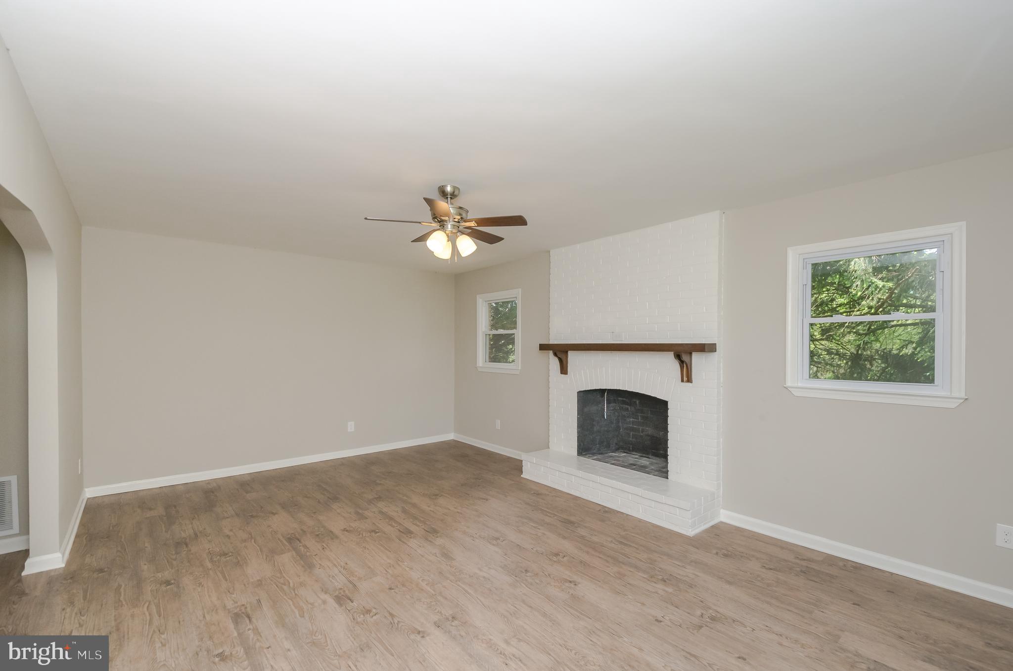 2507 Salem Bottom Road Westminster, MD 21157 - Photo 3 of 40 Living Room