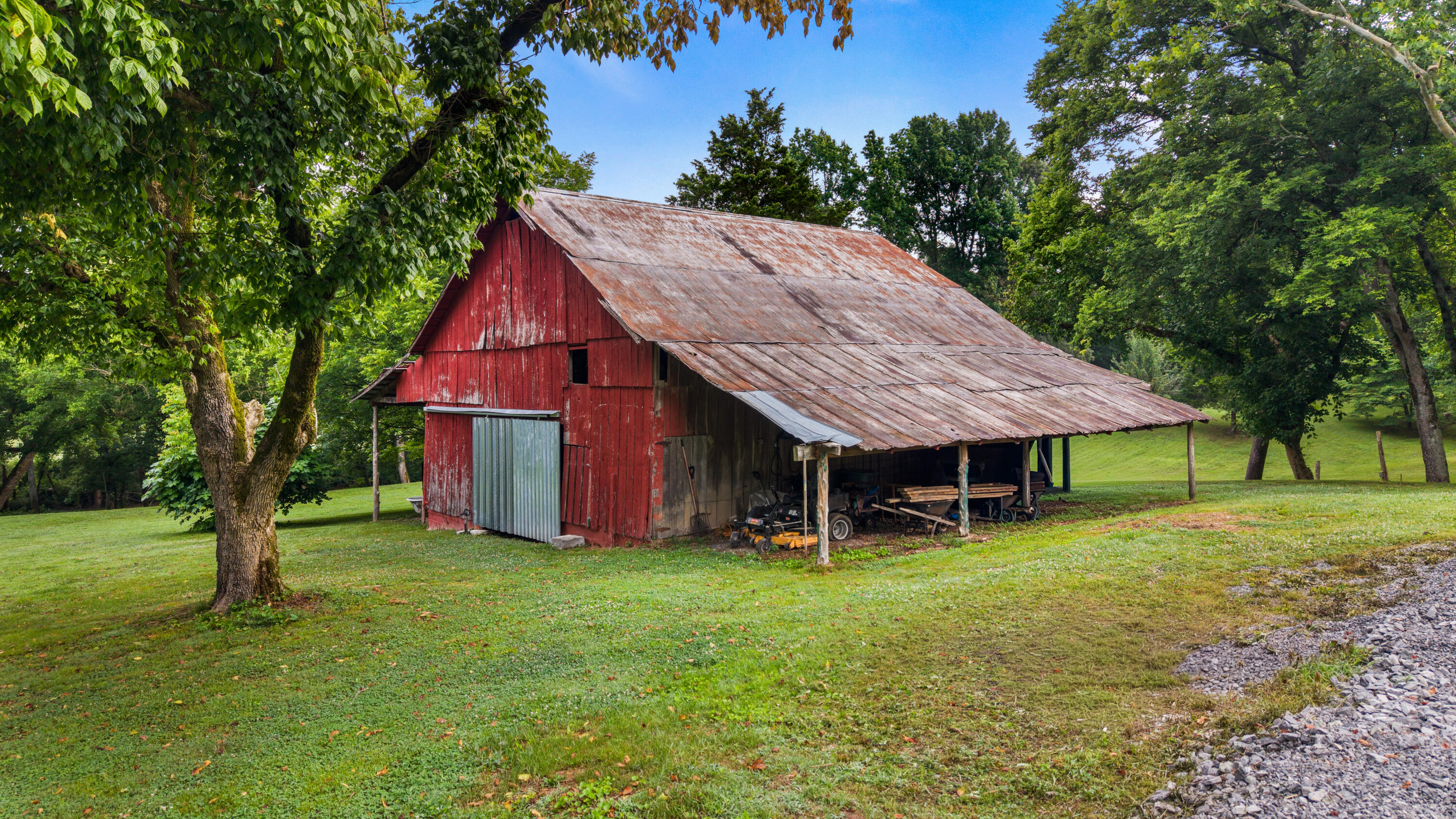 49 Hart Of Pine Road Dunlap, TN 37327 - Photo 10 of 126 THE OLD RED BARN