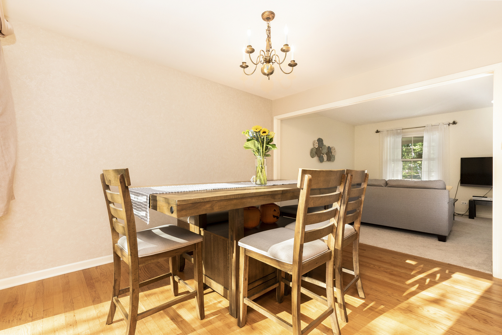 417 South River Road Naperville, IL 60540 - Photo 7 of 26 a dining room with furniture and window