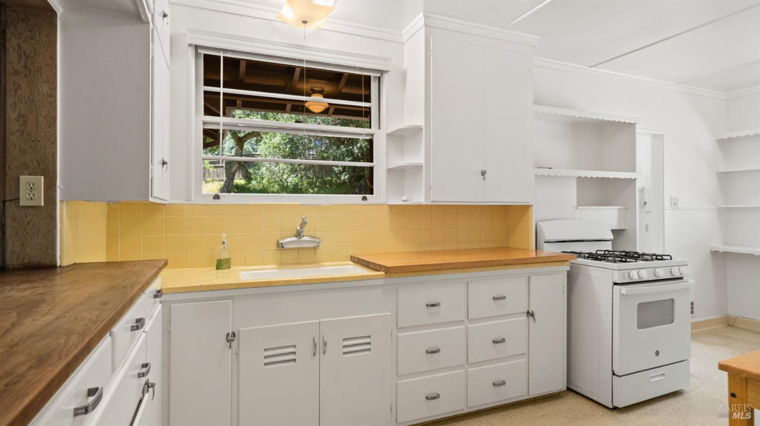 22 Oak Road Fairfax, CA 94930 - Photo 14 of 47