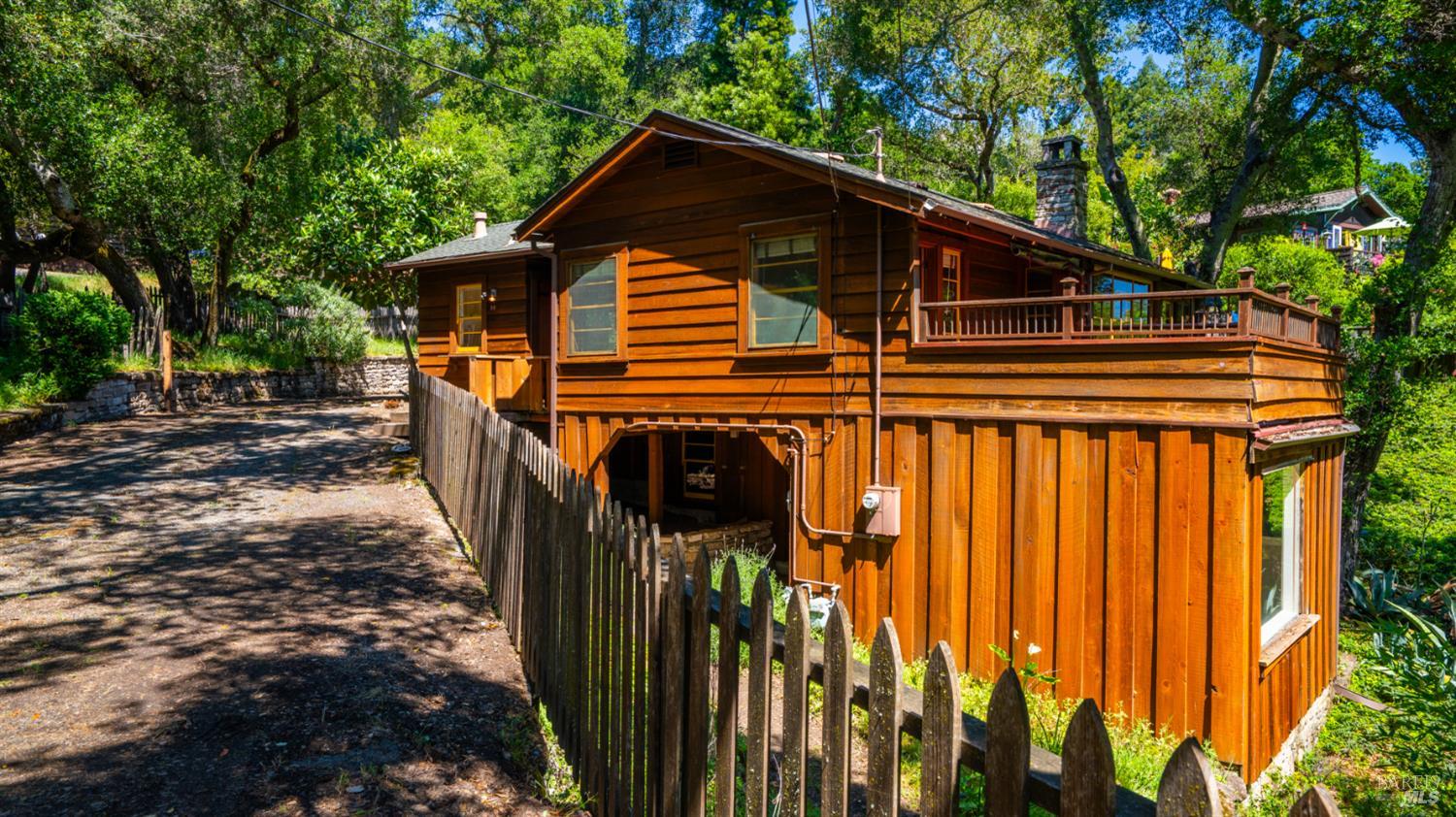 22 Oak Road Fairfax, CA 94930 - Photo 47 of 47 Entrance to the curved driveway that wraps around the front of the house.