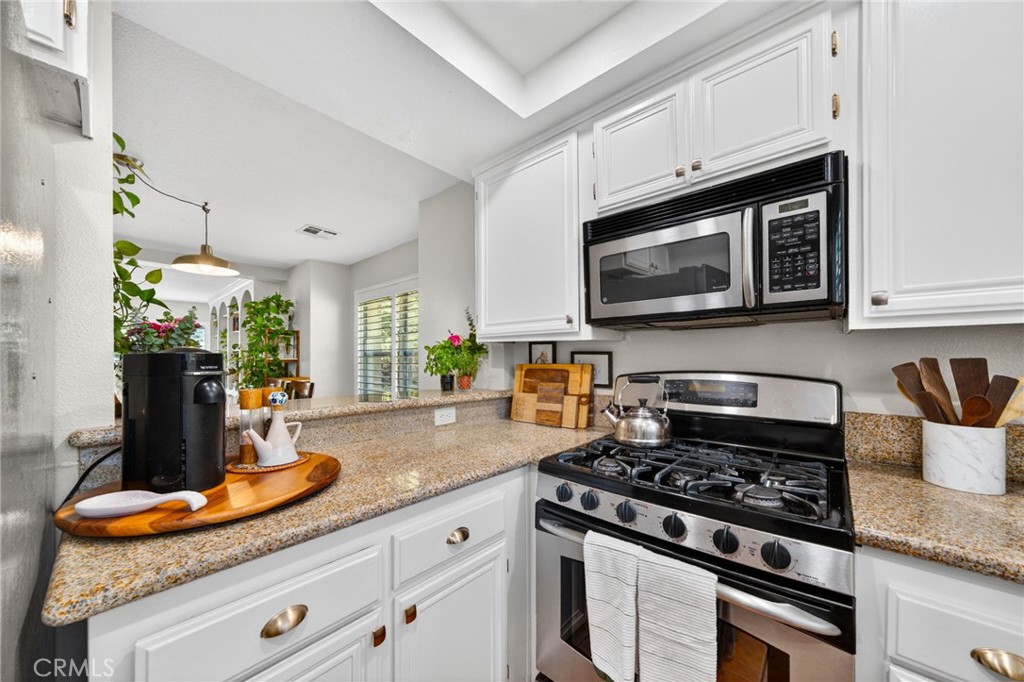 2731 Erringer Road, Unit 71 Simi Valley, CA 93065 - Photo 4 of 33