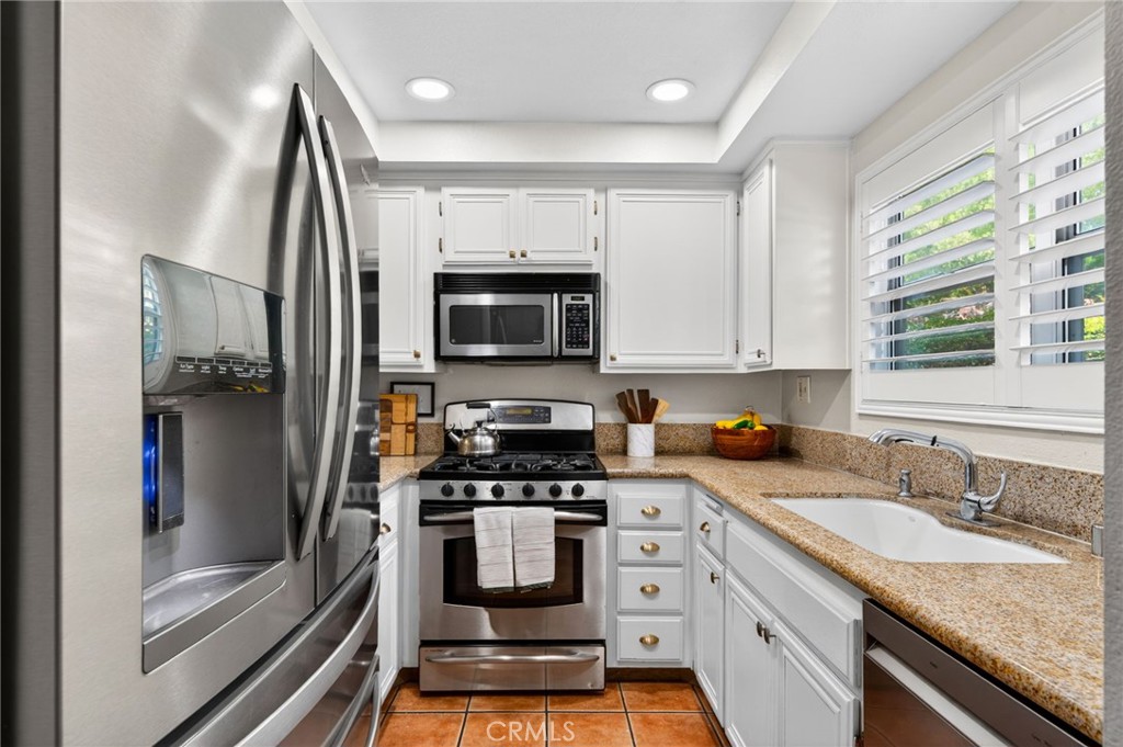 2731 Erringer Road, Unit 71 Simi Valley, CA 93065 - Photo 5 of 33