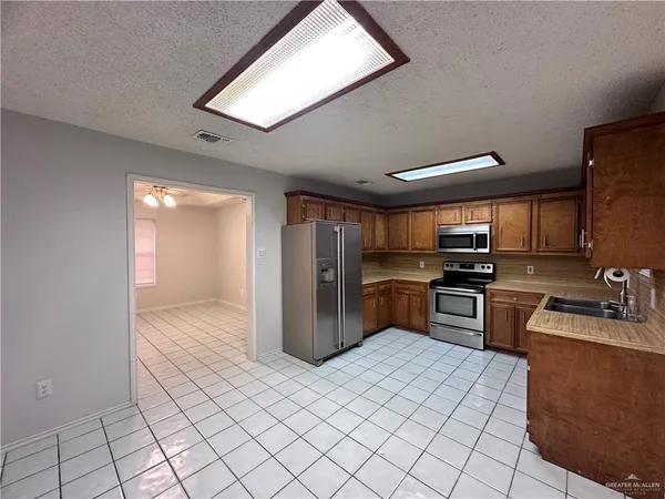 $1,600 | 601 Kennedy Avenue, McAllen, TX 78501