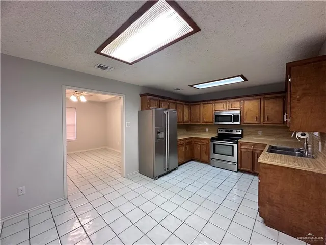 $1,700 | 601 Kennedy Avenue, McAllen, TX 78501