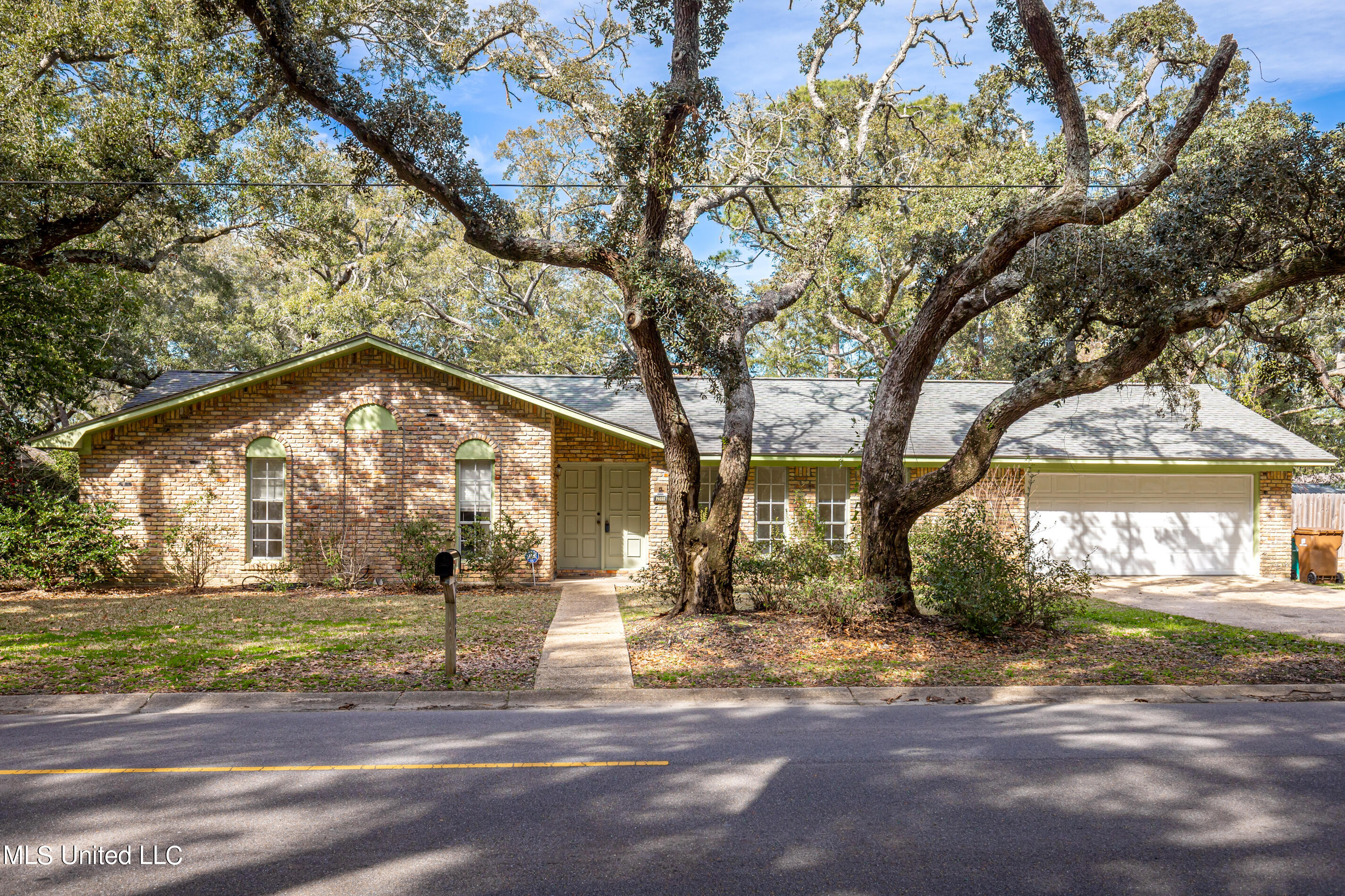 2568 Old Bay Road Biloxi, MS 39531 - Photo 1 of 44 IMG_0560