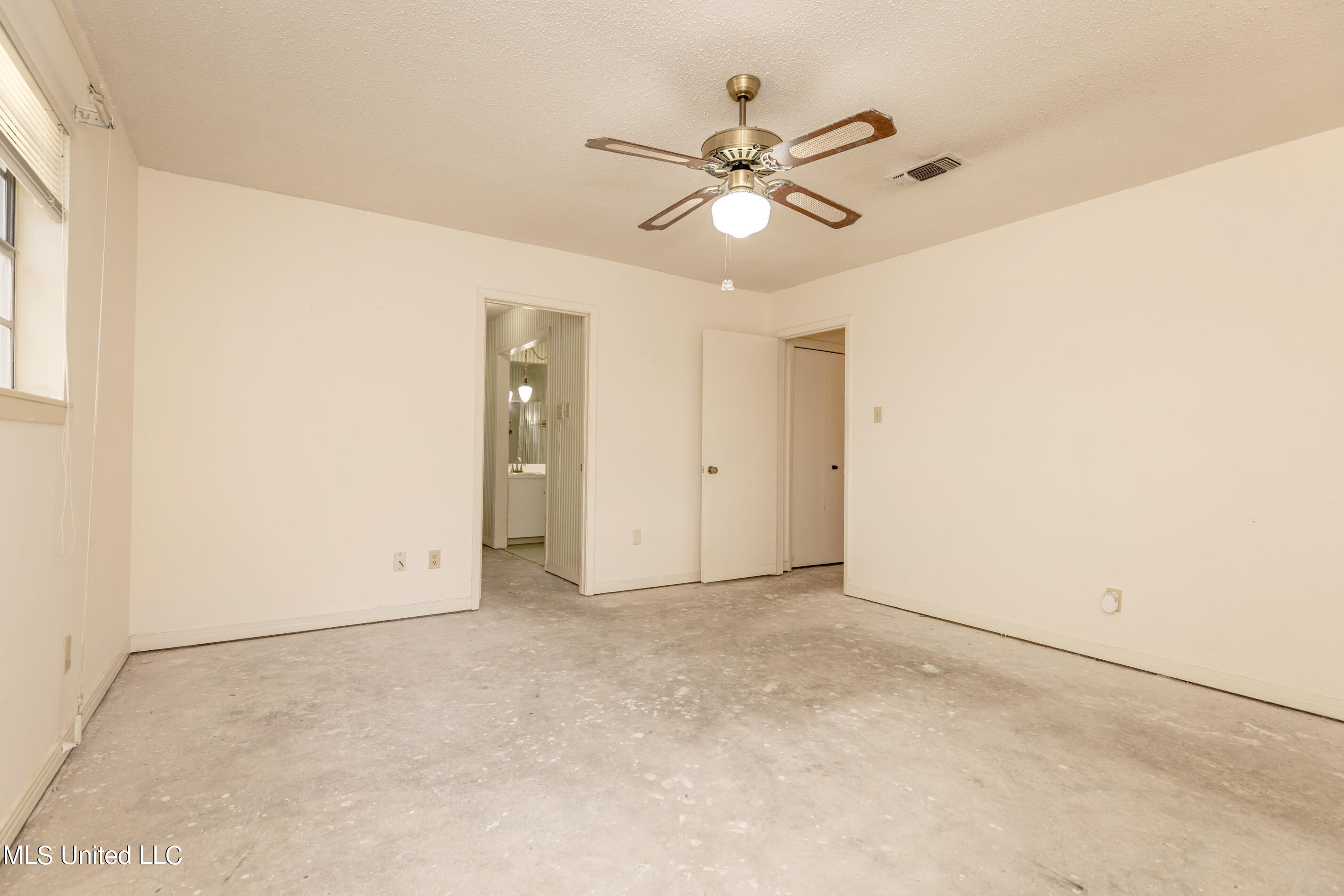 2568 Old Bay Road Biloxi, MS 39531 - Photo 25 of 44 IMG_0504