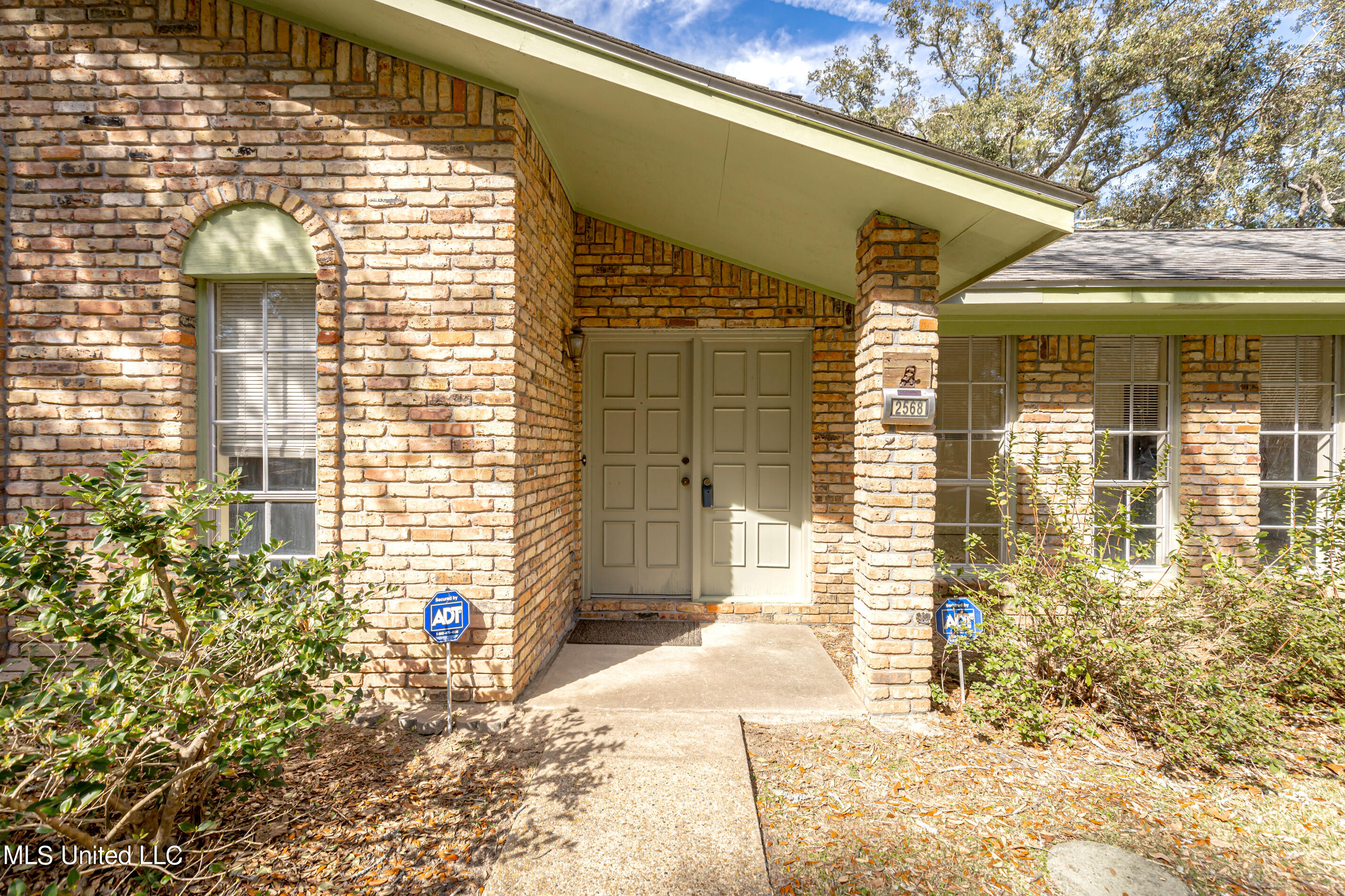 2568 Old Bay Road Biloxi, MS 39531 - Photo 4 of 44 IMG_0527